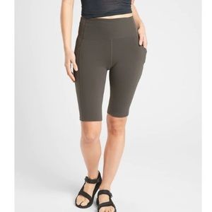 Athleta Excursion Hybrid 11" Short